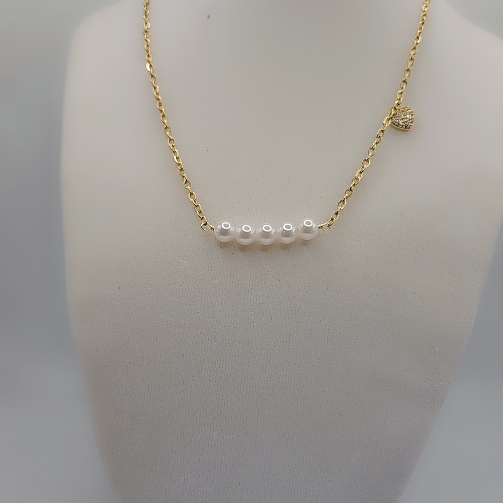 Elegant Gold and White Pearl Necklace